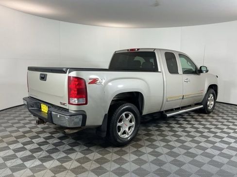 Used 2007 GMC Sierra 1500 SLT w/ Z71 Off-Road Package AWD/4WD image 4