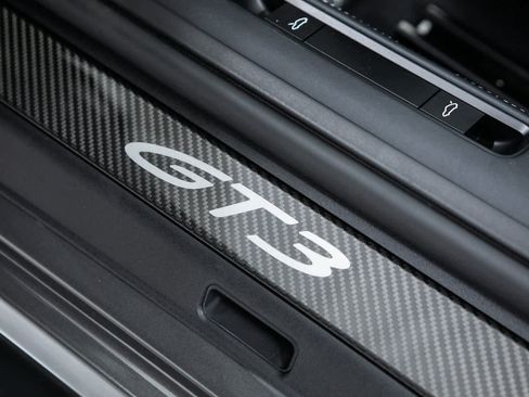 Certified 2024 Porsche 911 GT3 image 17