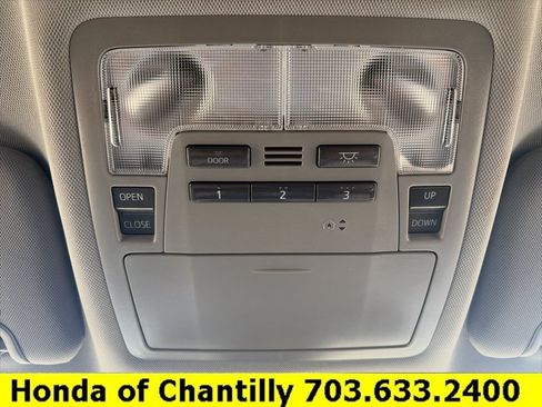 Used 2019 Toyota Highlander XLE AWD/4WD image 16
