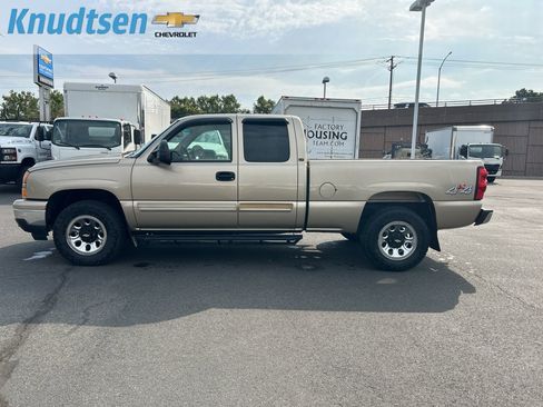 Used 2006 Chevrolet Silverado 1500 LT w/ Light Duty Power Package AWD/4WD image 4