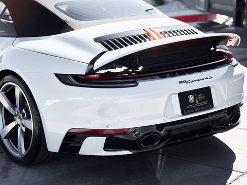 Used 2024 Porsche 911 Carrera 4S image 9