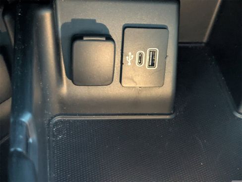 Used 2025 Ford Explorer Platinum w/ Ultimate Package image 25