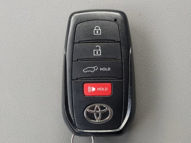 Used 2024 Toyota Highlander Limited FWD image 36