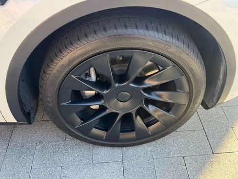 Used 2021 Tesla Model Y Long Range AWD/4WD image 26