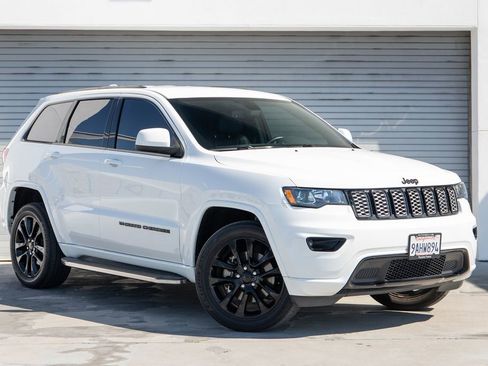 Used 2022 Jeep Grand Cherokee Laredo X AWD/4WD image 1