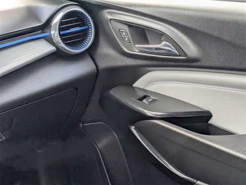 Certified 2025 Chevrolet Trax LT w/ LT Convenience Package image 12