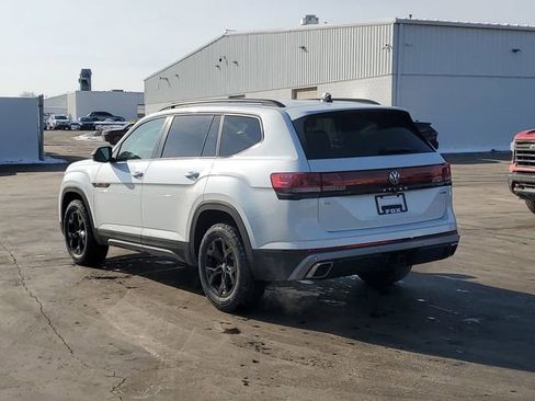 New 2026 Volkswagen Atlas Peak Edition image 3
