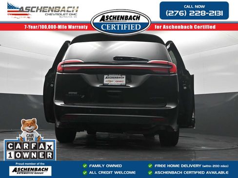 Used 2025 Chrysler Pacifica Limited FWD image 30