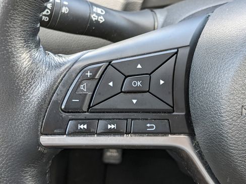 Used 2018 Nissan Rogue SL w/ Premium Package image 23