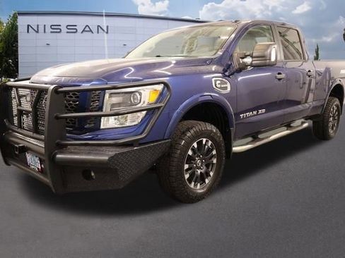 Used 2018 Nissan Titan PRO-4X image 4