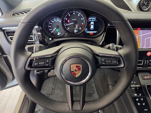 New 2026 Porsche Macan Base image 17