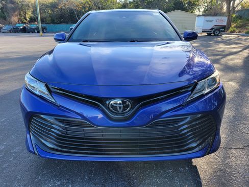 Used 2018 Toyota Camry LE image 2