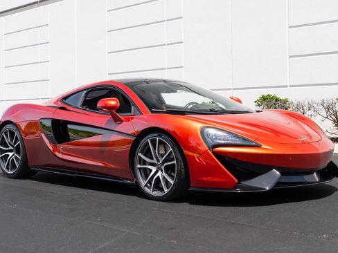 Used 2018 McLaren 570S RWD image 4