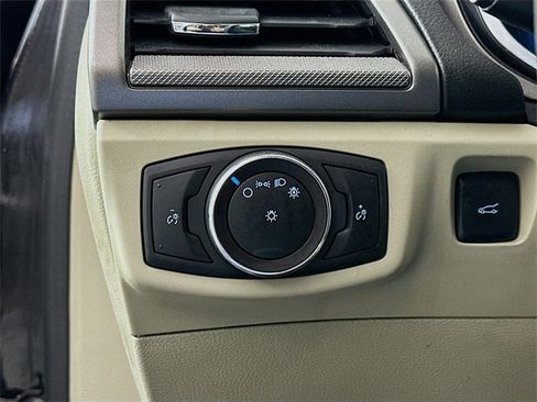 Used 2019 Ford Fusion SE image 10