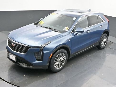 Used 2025 Cadillac XT4 Premium Luxury image 37