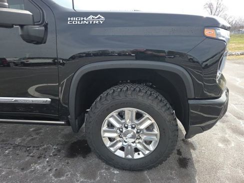 Used 2024 Chevrolet Silverado 3500 High Country w/ High Country Premium Package AWD/4WD image 4
