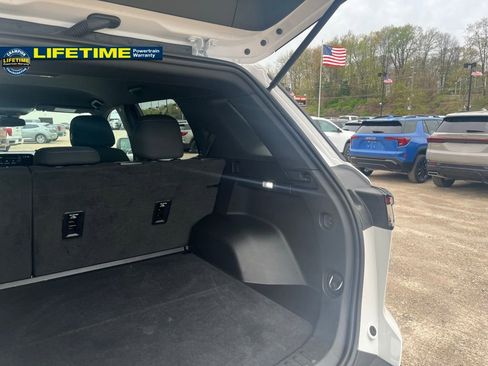 Used 2025 Chevrolet Equinox LT FWD image 11