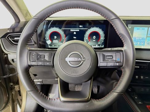 Used 2025 Nissan Kicks SR image 14