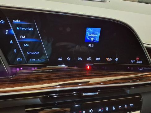 Certified 2022 Cadillac Escalade ESV Premium Luxury AWD/4WD image 24