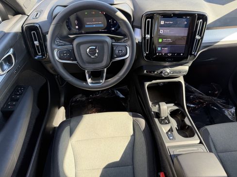 Certified 2023 Volvo XC40 B4 Core w/ Climate Package image 13