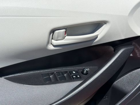 Used 2025 Toyota Corolla LE FWD image 16