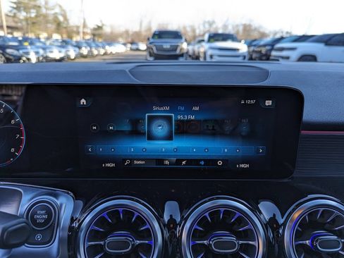 Used 2023 Mercedes-Benz GLB 250 4MATIC image 21