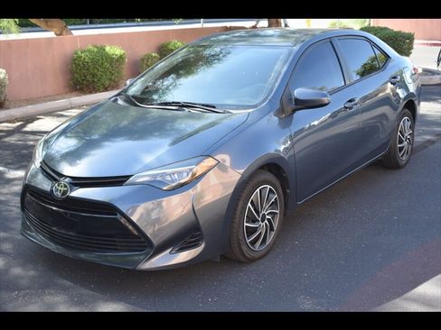 Used 2017 Toyota Corolla LE w/ Carpet Mat Package (TMS) FWD image 3