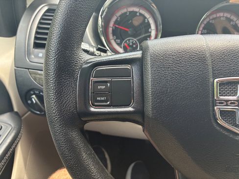 Used 2019 Dodge Grand Caravan SE FWD image 27