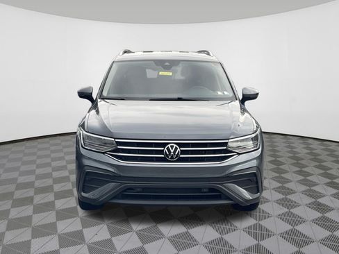 Used 2023 Volkswagen Tiguan SE AWD/4WD image 3