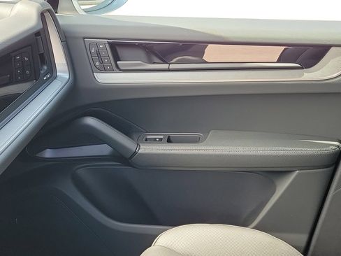 New 2026 Porsche Cayenne Coupe AWD/4WD image 23