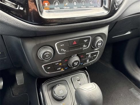 Used 2018 Jeep Compass Limited w/ Navigation Group image 33