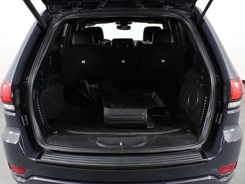 Used 2018 Jeep Grand Cherokee Altitude AWD/4WD image 16