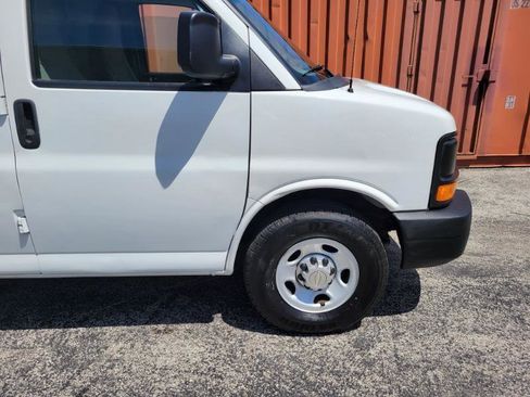 Used 2011 Chevrolet Express 3500 Extended RWD image 34
