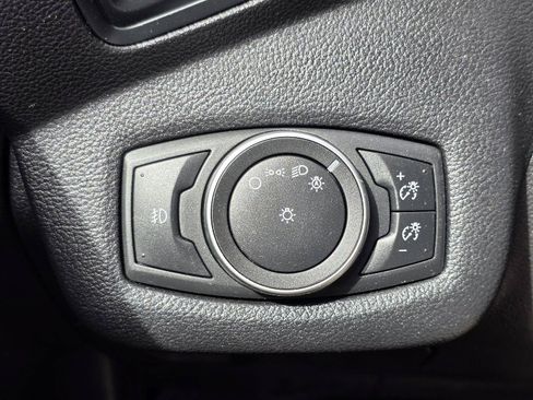 Used 2018 Ford C-MAX Titanium FWD image 11