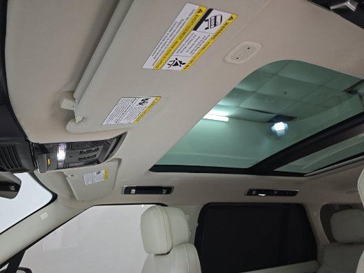 Used 2024 Land Rover Range Rover Long Wheelbase SE AWD/4WD image 17