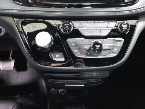 New 2026 Chrysler Pacifica Select image 23