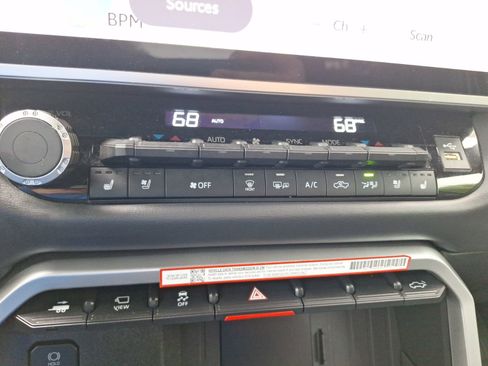 Used 2025 Toyota Tundra Platinum image 28