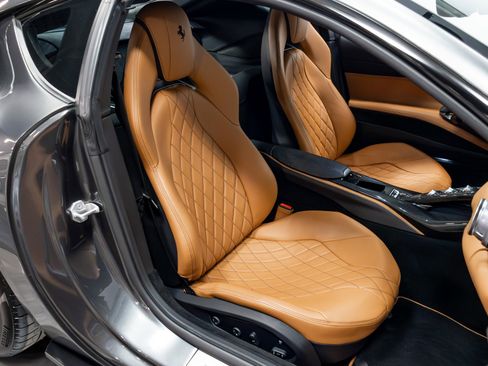 Used 2020 Ferrari 812 Superfast RWD image 25