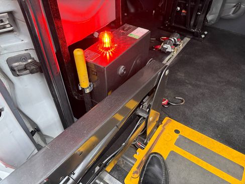 Used 2017 Ford Transit 350 XL image 24