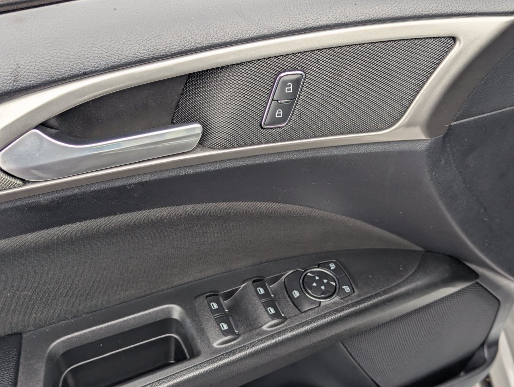 Used 2019 Ford Fusion SE AWD/4WD image 28