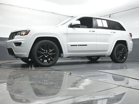 Used 2019 Jeep Grand Cherokee Altitude image 35