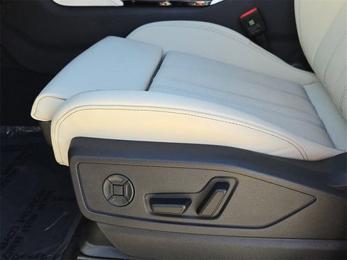 New 2025 Audi Q5 Prestige image 17