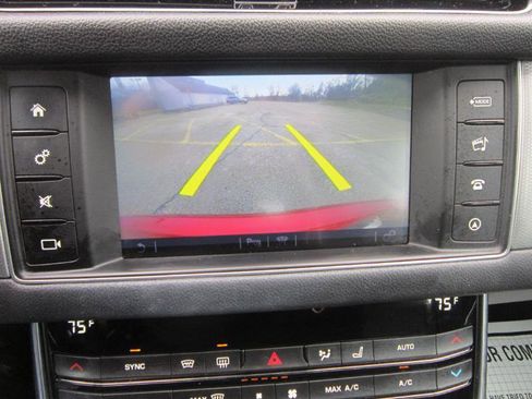 Used 2018 Jaguar XF Premium image 13