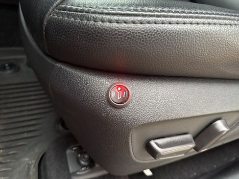 Used 2022 Toyota Highlander LE image 10