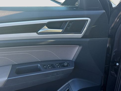 Used 2021 Volkswagen Atlas SE w/ Panoramic Sunroof Package image 17