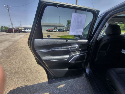 Used 2023 Kia Telluride EX w/ EX Captain's Chair Package AWD/4WD image 24