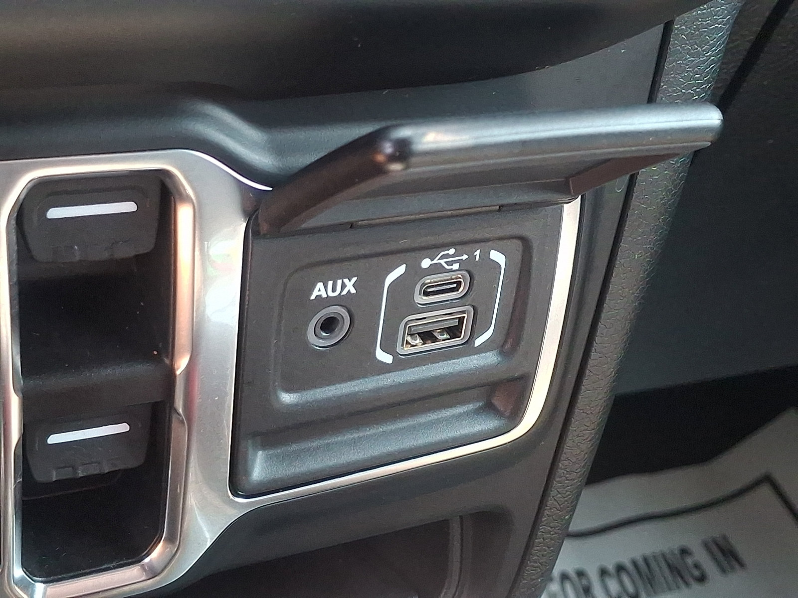 Used 2023 Jeep Wrangler Unlimited Sahara AWD/4WD image 24