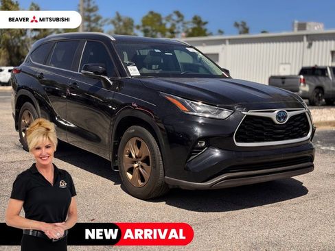 Used 2023 Toyota Highlander Bronze Edition image 1