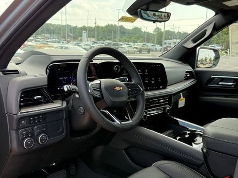 New 2025 Chevrolet Suburban Premier image 11