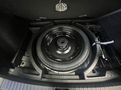 New 2025 Volkswagen Taos SE image 28